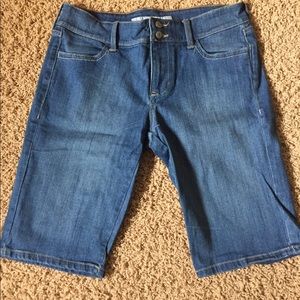 Old Navy Denim Bermuda shorts, size 6